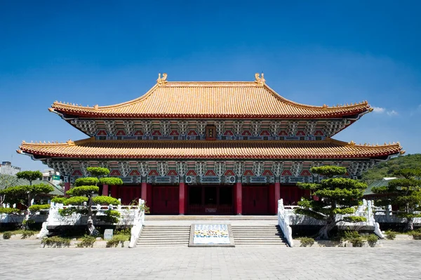 台湾高雄市孔庙的建筑视图 是一座与华北宫殿相似的建筑 — 图库照片