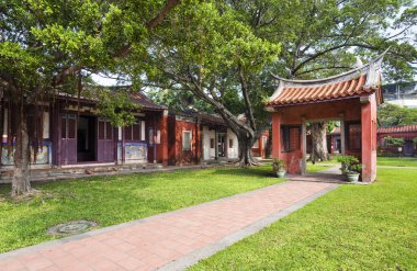 Tainan, Tayvan 'daki Konfüçyüs Tapınağı bahçesinin manzarası..