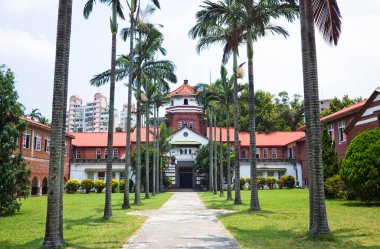 Tamkang Lisesi 'nin New Taipei, Tayvan' daki Tamsui 'deki kampüs manzarası. 1914 'te Tayvan' daki Presbiteryen Kilisesi tarafından kuruldu..