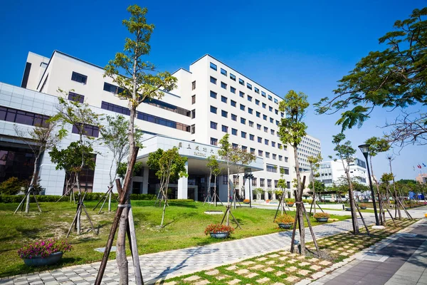 台湾台南国立成都市大学医院 Nckuh 的建筑视图 该医院提供一般医疗和外科医院服务 — 图库照片