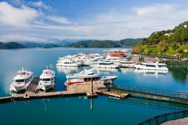Tainan, Tayvan 'daki Chihkan Kulesi' ni (Provintia Kalesi) ziyaret eden turistler.