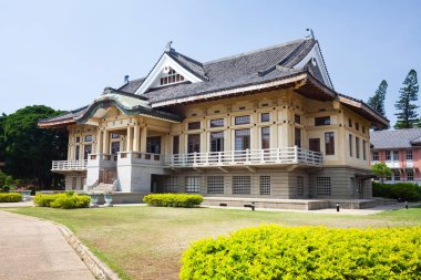Tayvan 'daki Tainan Wude Salonu' nun (Eski Tainan Dövüş Sanatları Salonu) manzarası. Şimdi Zhongyi ilkokulunun Tainan 'daki toplantı salonu olarak kullanılıyor..