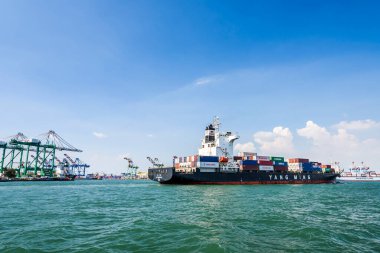 Yang Ming Nakliye konteynır gemisi Kaohsiung İkinci Limanı, Tayvan 'a gidiyor..
