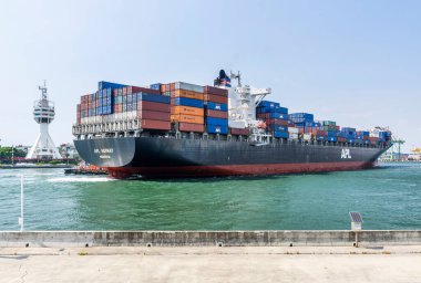 Konteynır gemisi Kaohsiung İkinci Limanı, Tayvan 'a gidiyor..