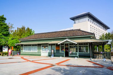 Tayvan, Chiayi 'deki Beimen tren istasyonu ahşap bina manzaralı. Tayvan, Orman Bürosu 'ndaki Alishan Orman Demiryolu hattında bir istasyon..