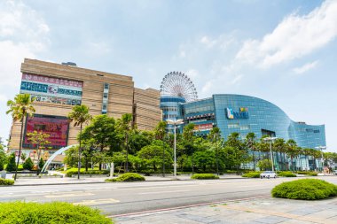 Kaohsiung, Tayvan 'daki Dream Mall binasının alçak açılı görüntüsü. Tayvan 'daki en büyük alışveriş merkeziydi..