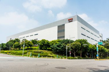 Tayvan Yarı iletken Üretim Şirketi (TSMC), Tayvan Bilim Parkı, TSMC dünyanın en büyük bağımsız yarı iletken dökümhanesidir..