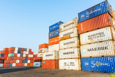 Tayvan 'ın Taichung Limanı yakınlarındaki konteyner alanının görüntüsü.