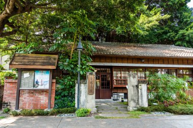 Taichung, Tayvan - 6 Ekim 2021 Tayvan 'daki Taichung Edebiyat Pavyonu' nun manzarası. Müze binaları aslında Japon polis yatakhanesi olarak inşa edildi.. 