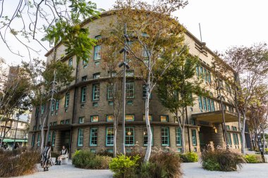 Chiayi City, Tayvan - 9 Aralık 2021: Tayvan 'daki Chiayi Sanat Müzesi' nin dışı. Tayvan Tütünü ve Şarap Tekel Bürosu fabrikasıydı. Tayvan 'da Japon egemenliği sırasında..