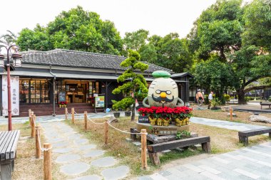 Chiayi, Tayvan - 9 Aralık 2021: Turistler Chiayi, Tayvan 'daki Hinoki Köyü' nü (selvi orman yaşamı köyü) ziyaret ediyorlar.