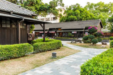 Chiayi, Tayvan - 9 Aralık 2021: Turistler Chiayi, Tayvan 'daki Hinoki Köyü' nü (selvi orman yaşamı köyü) ziyaret ediyorlar.