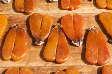 Changhua, Tayvan 'daki Lukang Old Street' te kurutulmuş kefal yumurtası..