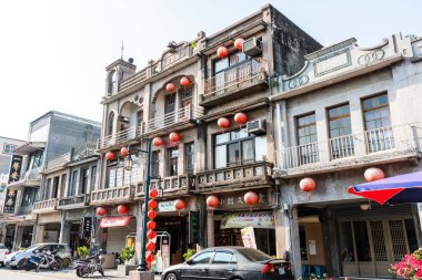 Yunlin, Tayvan - 11 Aralık 2021: Yunlin, Tayvan 'daki Yenping Eski Caddesi' nin (Xiluo Eski Caddesi) manzarası. Taiwan 'ın Japon hakimiyeti sırasında Barok tarzı binalar..