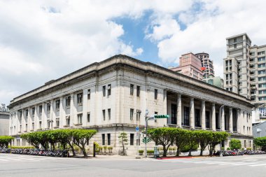 Taipei, Tayvan - 26 Ağustos 2021: Tayvan Merkez Binası 'nın görüntüsü. 1899 yılında Japon yönetimi sırasında kurulmuş ve şu anda Tayvan Finansal Holding Grubu 'nun bir parçasıdır..
