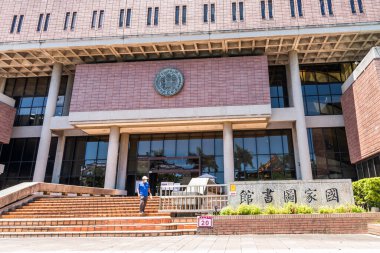 Taipei, Tayvan - 9 Mayıs 2021: Tayvan 'ın tek ulusal kütüphanesi Tayvan' daki Ulusal Merkez Kütüphanesi 'nin manzarası.