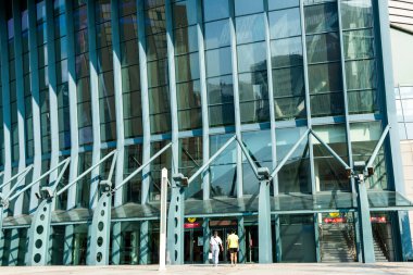 Taipei, Tayvan - 27 Ağustos 2021: Tayvan 'daki Taipei Arena' nın modern yapı manzarası, çok fonksiyonlu kapalı bir spor salonu..