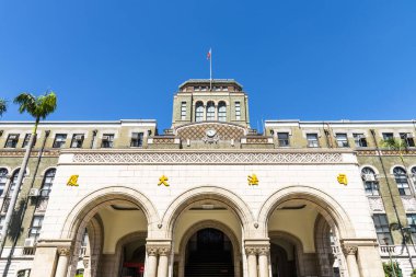 Tayvan, Taipei 'deki Yargı Binası' nın düşük açılı görüntüsü. Tayvan 'da aralarında Yargı Yuan, Tayvan Yüksek Mahkemesi vb.' nin de bulunduğu çok sayıda yargı organı yer almaktadır..