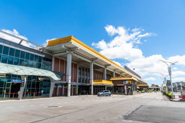 Taipei, Tayvan - 29 Ağustos 2021: Taipei Uluslararası Havalimanı (Songshan Havalimanı) uluslararası yolcu terminalinin görüntüsü. Tayvan 'daki ilk havaalanı..