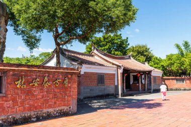 Taipei, Tayvan - 29 Ağustos 2021: Taipei, Tayvan 'daki Lin An Tai Tarihi Evi ve Müzesi' nin antik bina manzarası. Bina güney Fujian tarzı avluyu izliyor..