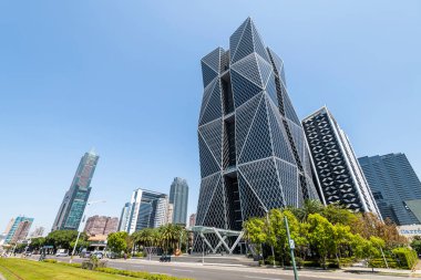 Kaohsiung, Tayvan - 11 Mart 2022: China Steel Corporation genel merkezi ve Kaohsiung, Tayvan 'daki 85 Sky Tower.