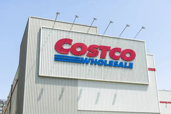 Kaohsiung, Tayvan... 31 Mart 2022: Kaohsiung, Tayvan 'daki Costco toptan satış mağazasının önü. Costco Toptan Şirketi, ABD 'deki en büyük üyelik depolama kulübüdür..