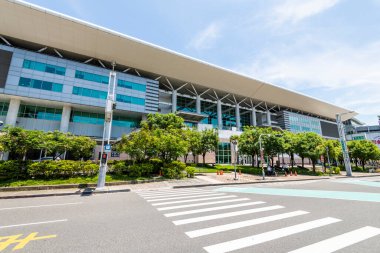 Kaohsiung, Tayvan - 29 Mayıs 2022: Kaohsiung 'daki Tayvan Yüksek Hız Treni (THSR) Zuoying İstasyonu manzarası.