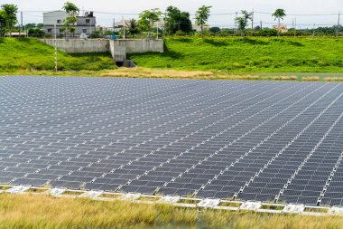 Kaohsiung, Tayvan 'daki sel toplama havzasında yüzen güneş enerjisi sisteminin görüntüsü.