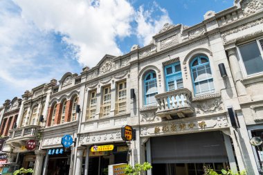 Tainan, Tayvan 13 Haziran 2022 Tainan, Tayvan 'daki Xinhua Old Street' in manzarası. Taiwan 'ın Japon hakimiyeti sırasında Barok tarzı binalar..