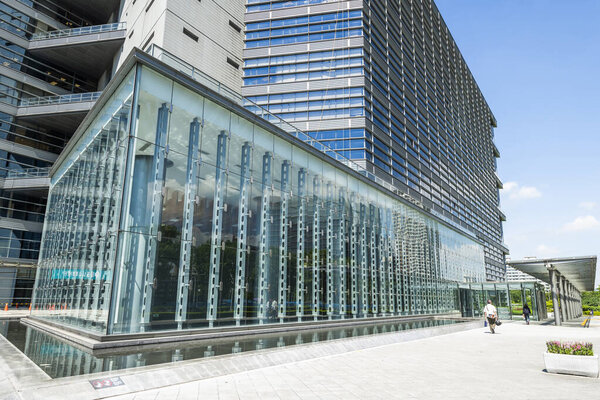 Нью-Тайбэй, Тайвань - 11 июля 2022 года: Вид на здание дальневосточного телекоммуникационного парка Тайбэя (Tpark) в Нью-Тайбэе, Тайвань.