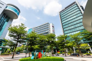 Taipei, Tayvan - 25 Temmuz 2022: Taipei, Tayvan 'daki Neihu Teknoloji Parkının manzarası. Tayvan 'daki ilk metropolitan teknoloji parkı..