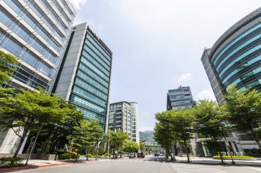 Taipei, Tayvan - 25 Temmuz 2022: Taipei, Tayvan 'daki Neihu Teknoloji Parkının manzarası. Tayvan 'daki ilk metropolitan teknoloji parkı..