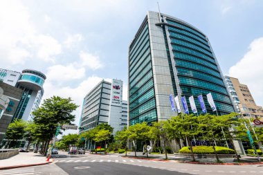 Taipei, Tayvan - 25 Temmuz 2022: Taipei, Tayvan 'daki Neihu Teknoloji Parkının manzarası. Tayvan 'daki ilk metropolitan teknoloji parkı..