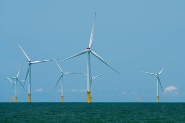 Tayvan 'ın batı kıyısındaki Açıklar rüzgar enerjisi sistemlerinin görüntüsü..