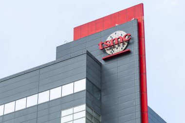 Hsinchu City, Tayvan - 19 Ağustos 2022: Tayvan Yarı iletken Üretim Şirketi (TSMC) Tayvan 'ın başkenti Hsinchu Bilim Parkı' ndaki tesis dünyanın en büyük bağımsız yarı iletken dökümhanesidir..