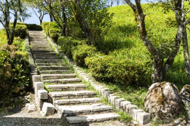Tayvan 'ın dağlarındaki taş merdivenlerin orada..