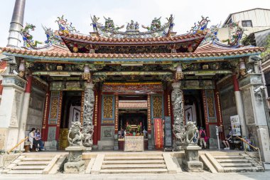 Tainan, Tayvan - 10 Eylül 2022: Tainan, Tayvan 'daki Büyük Mazu Tapınağını ziyaret eden turistler. Tayvan 'ın en ünlü ve popüler Mazu tapınaklarından biridir..