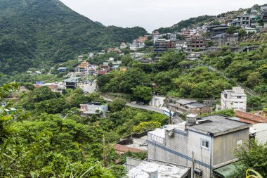 Jiufen, New Taipei City, Tayvan dağları boyunca inşa edilen eski evlerin manzarası.