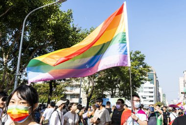 Kaohsiung, Tayvan- 19 Kasım 2022: Birçok kişi Tayvan 2022 Kaohsiung Onur Yürüyüşüne katıldı.