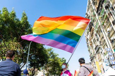 Kaohsiung, Tayvan- 19 Kasım 2022: Birçok kişi Tayvan 2022 Kaohsiung Onur Yürüyüşüne katıldı.