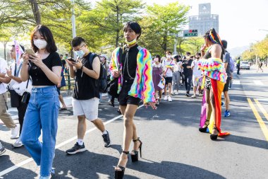 Kaohsiung, Tayvan- 19 Kasım 2022: Birçok kişi Tayvan 2022 Kaohsiung Onur Yürüyüşüne katıldı.