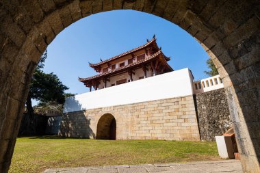 Tainan, Tayvan 'daki Büyük Güney Kapısı' nın eski şehir duvarı manzarası. Tayvan 'ın en iyi korunmuş şehir kapılarından biri..