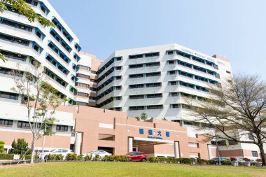 Kaohsiung, Tayvan... 27 Şubat 2023: Tayvan 'daki Kaohsiung Gazi Hastanesi' nin manzarası. Hastane genel tıbbi ve cerrahi hastane hizmetleri sunar..