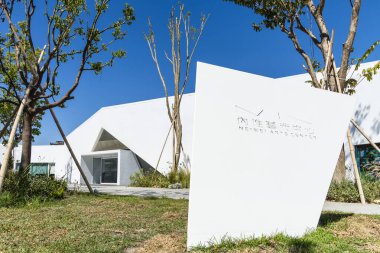 Kaohsiung, Tayvan - 4 Mayıs 2023: Kaohsiung, Tayvan 'daki Neiwei Sanat Merkezi' nin mimari manzarası. Kaohsiung 'un Neiweipi Kültür Parkı' nda yer almaktadır..
