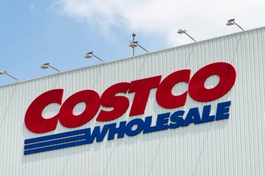 Kaohsiung, Tayvan - 2 Haziran 2023: Kaohsiung, Tayvan 'daki Costco toptan satış mağazasının önü. Costco Toptan Şirketi, ABD 'deki en büyük üyelik deposu kulübüdür..