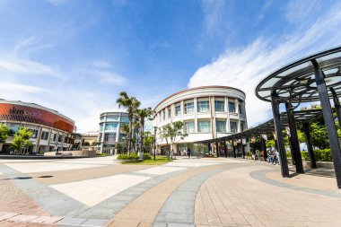 Kaohsiung, Tayvan - 17 Temmuz 2023: SKM Park Outlets, Kaohsiung, Tayvan panoramik manzara. Shin Kong Mitsukoshi 'nin yepyeni bir bileşik yaşam tarzı..