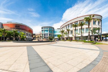 Kaohsiung, Tayvan - 17 Temmuz 2023: SKM Park Outlets, Kaohsiung, Tayvan panoramik manzara. Shin Kong Mitsukoshi 'nin yepyeni bir bileşik yaşam tarzı..
