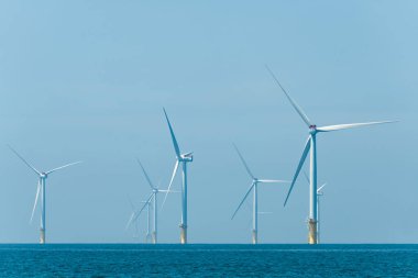 Miaoli, Tayvan 14 Eylül 2023 'te Tayvan' ın batı kıyısındaki Offshore rüzgar güç sistemlerinin görüntüsü..