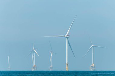 Miaoli, Tayvan 14 Eylül 2023 'te Tayvan' ın batı kıyısındaki Offshore rüzgar güç sistemlerinin görüntüsü..