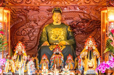 Tainan, Tayvan... 20 Eylül 2023: Tainan, Tayvan 'daki Yanping Junwang Tapınağı' nın ana salonu Koxinga heykellerini barındırıyor. Tayvan 'daki tek Fujianvari türbe..